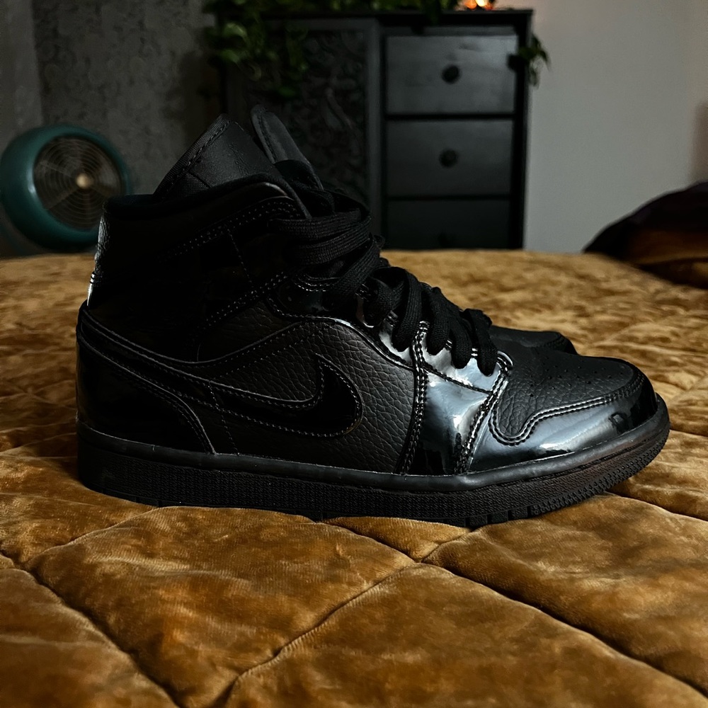Jordan 1 Mid - Patent Triple Black